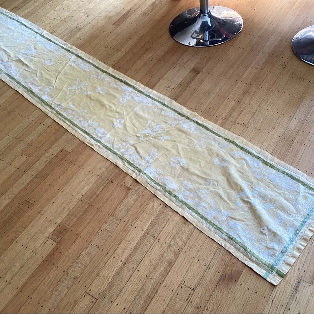 Williams Sonoma Cream and Green Floral Table Runner